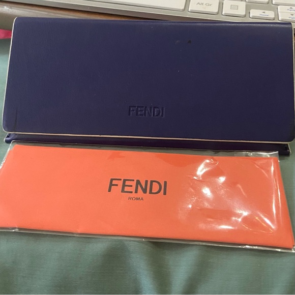 Fendi, Brown Tortoise Sunglasses with Gold Floral Design F924 215 135 - Picture 15 of 15